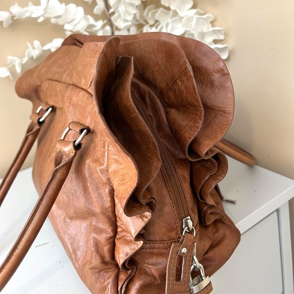 Rare High Fashion Vintage Leather Handbag with Ruffle Details - Picture 4 of 15